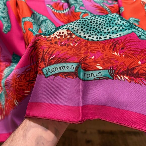 Hermès Purple Magenta "Guépards" 90cm Silk Square Scarf - Picture 3 of 11